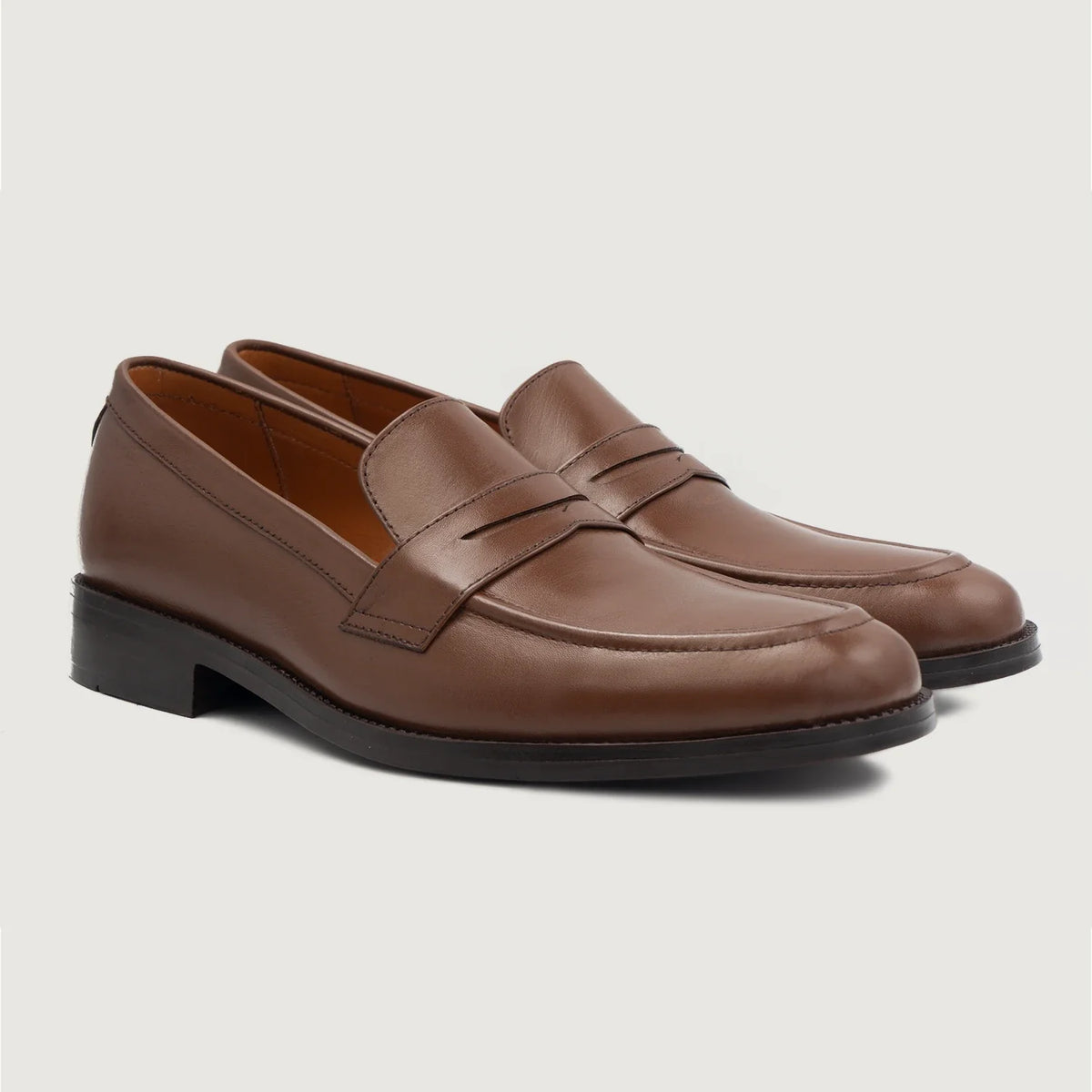 Baxton Marrón Mocasines de cuero para Hombre in Brown Full-Grain Leather - Vista de perfil | Comprar online