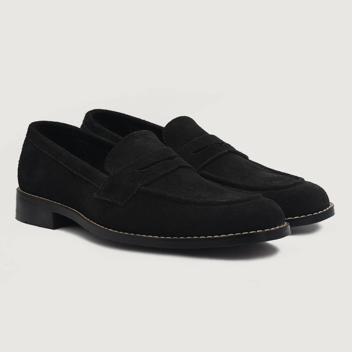 Baxton Negro Suede Mocasines de cuero para Hombre For Men in Black Goatskin Suede - Vista de perfil | Comprar online