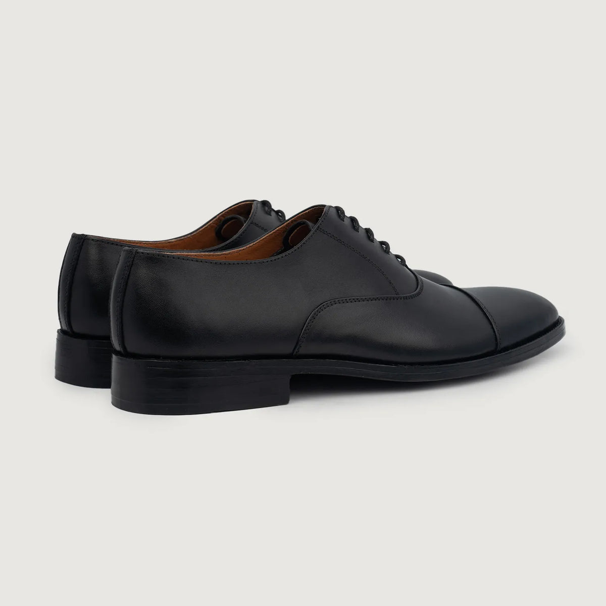 High-Traction Rubber Outsole & Lug Tread Pattern on Professor Oxford Negro Zapatos de cuero para Hombre For Men