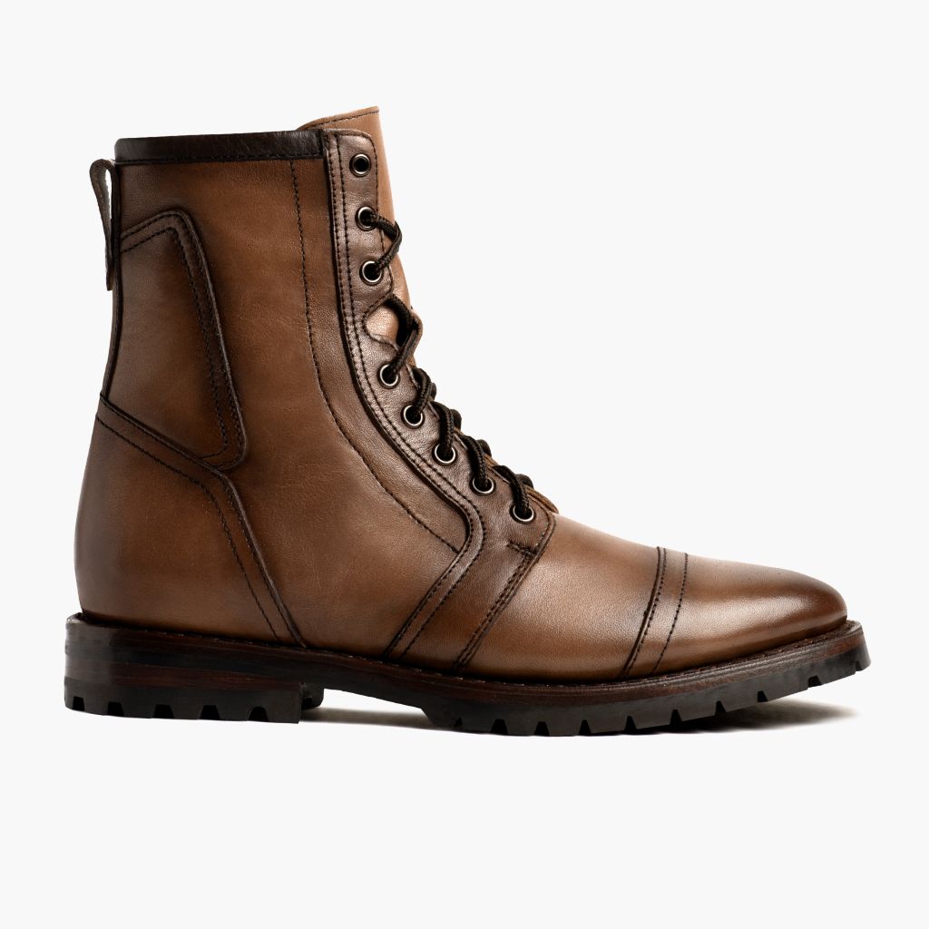 Casa Moto Trigo Ámbar Botas de cuero para Hombre - Vista lateral mostrando el corte ergonómico de mangas
