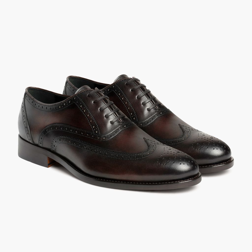 Aviator Chocolate Mocasines de cuero para Hombre in Chocolate Full-Grain Leather - Vista frontal y silueta entallada | Comprar online