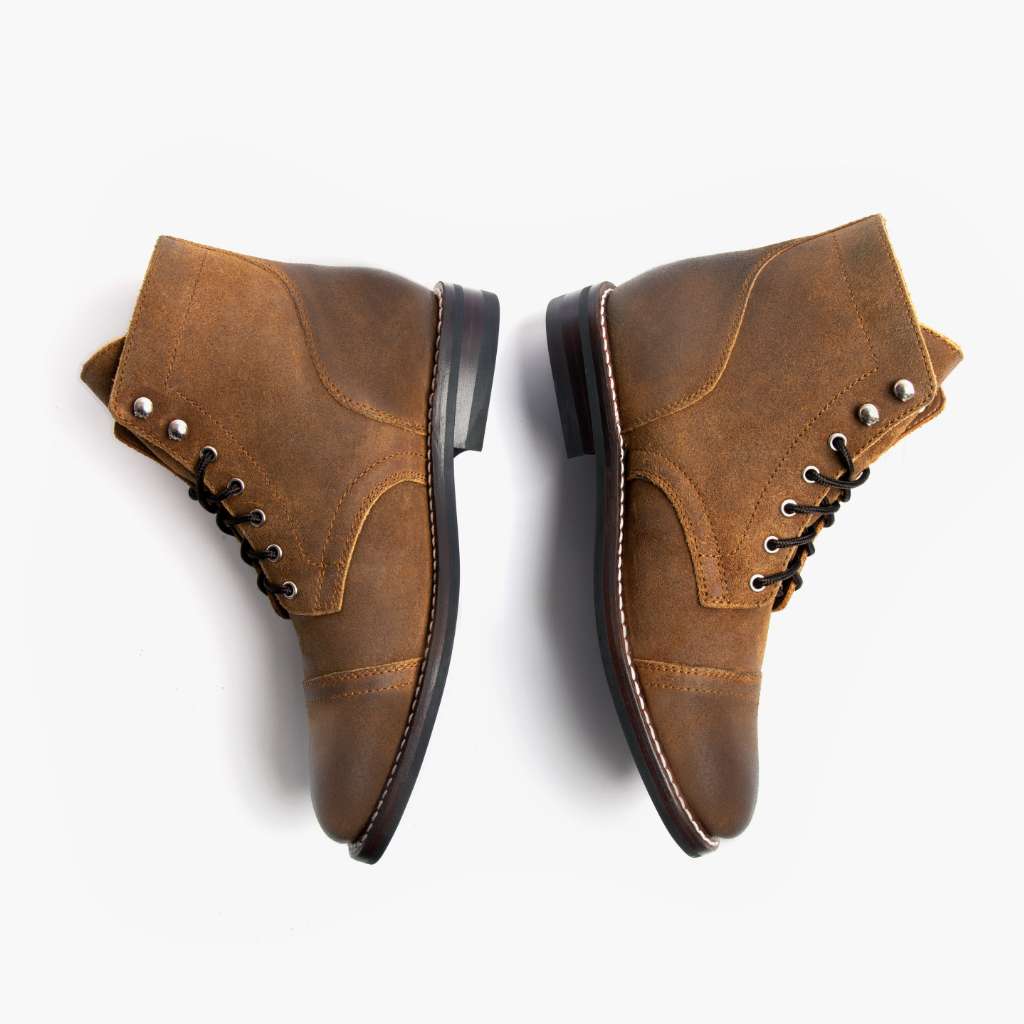 Authentic Full-Grain Leather Grain Depth & Pull-Up Patina Texture Detail