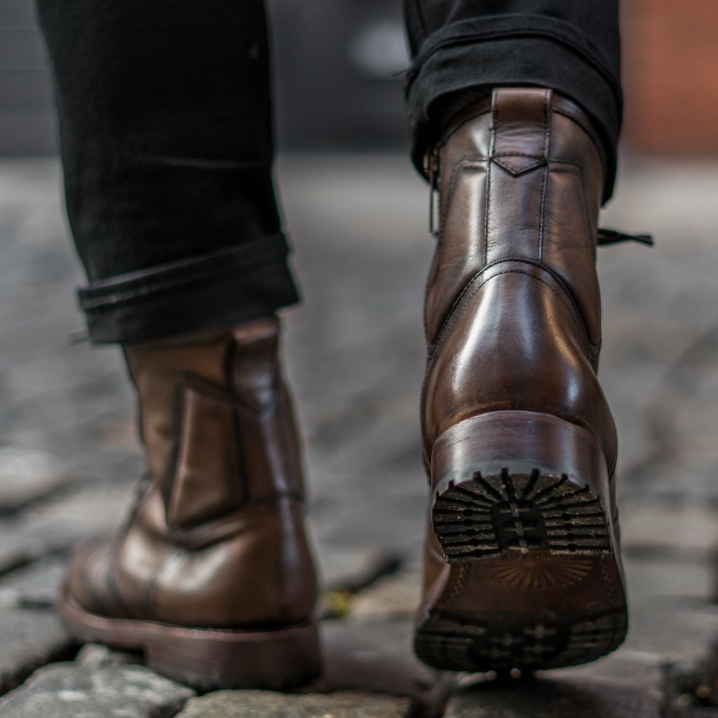 Tailored Rib Cuffs & Hem Craftsmanship Construction Detail on Casa Moto Añejo Botas de cuero para Hombre