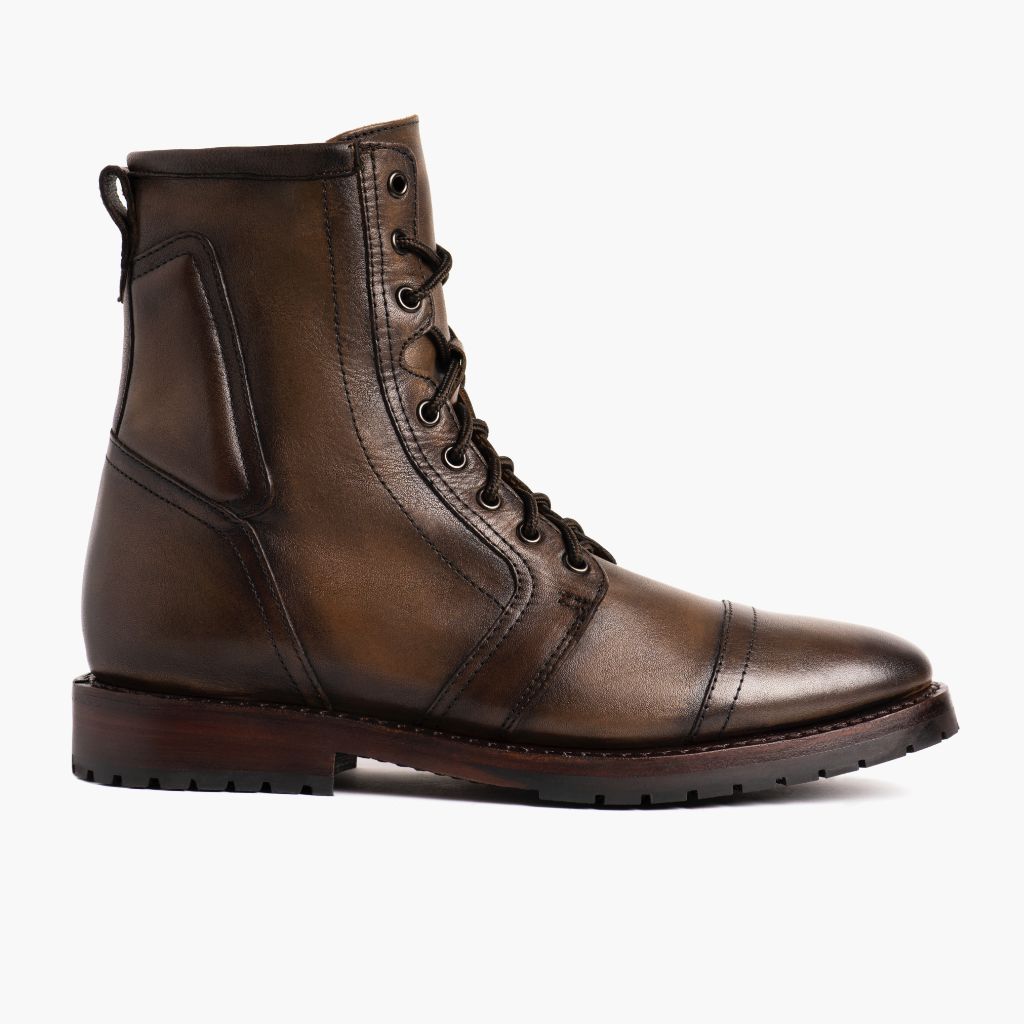 Casa Moto Añejo Botas de cuero para Hombre - Vista lateral mostrando el corte ergonómico de mangas