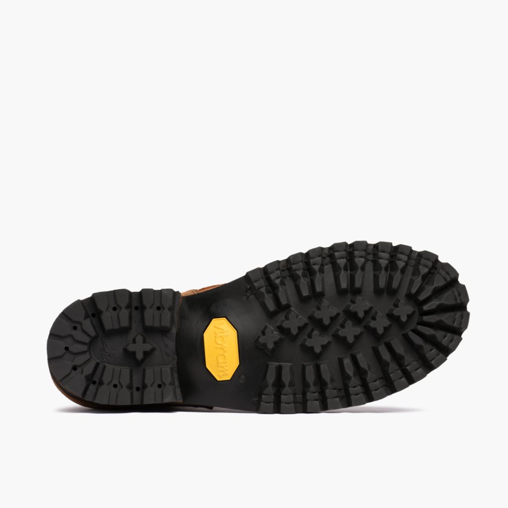 High-Traction Rubber Outsole & Lug Tread Pattern on Challenger Badland Botas de cuero para Hombre