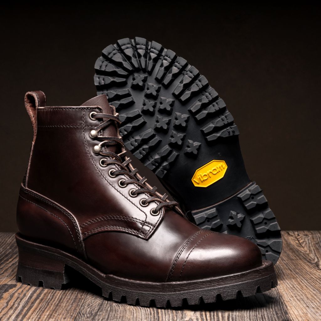 Authentic Full-Grain Leather Grain Depth & Pull-Up Patina Texture Detail