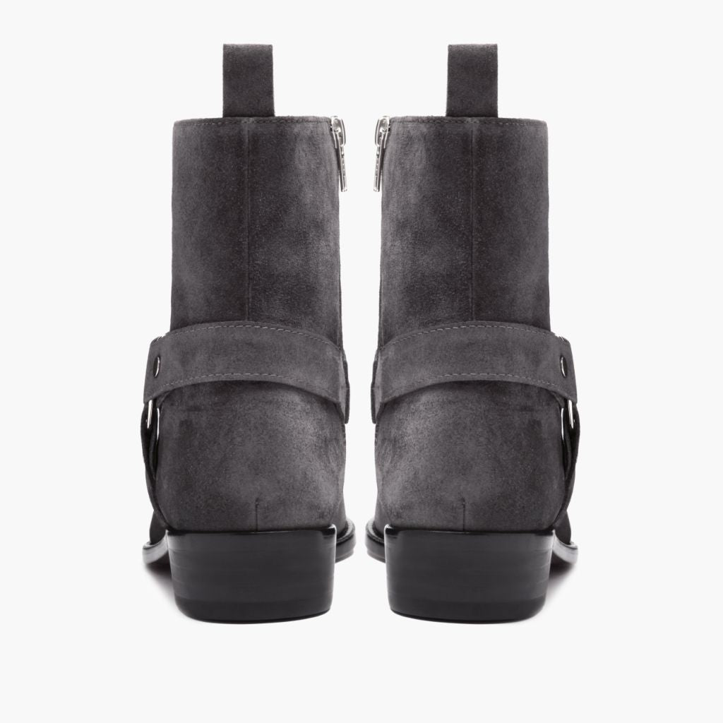 High-Traction Rubber Outsole & Lug Tread Pattern on Harness Gris Suede Botas de cuero para Hombre
