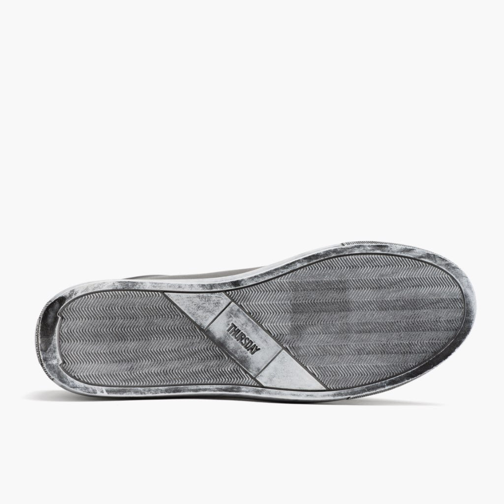 High-Traction Rubber Outsole & Lug Tread Pattern on Premier Low Top Distressed Gris Zapatillas de cuero para Hombre For Men