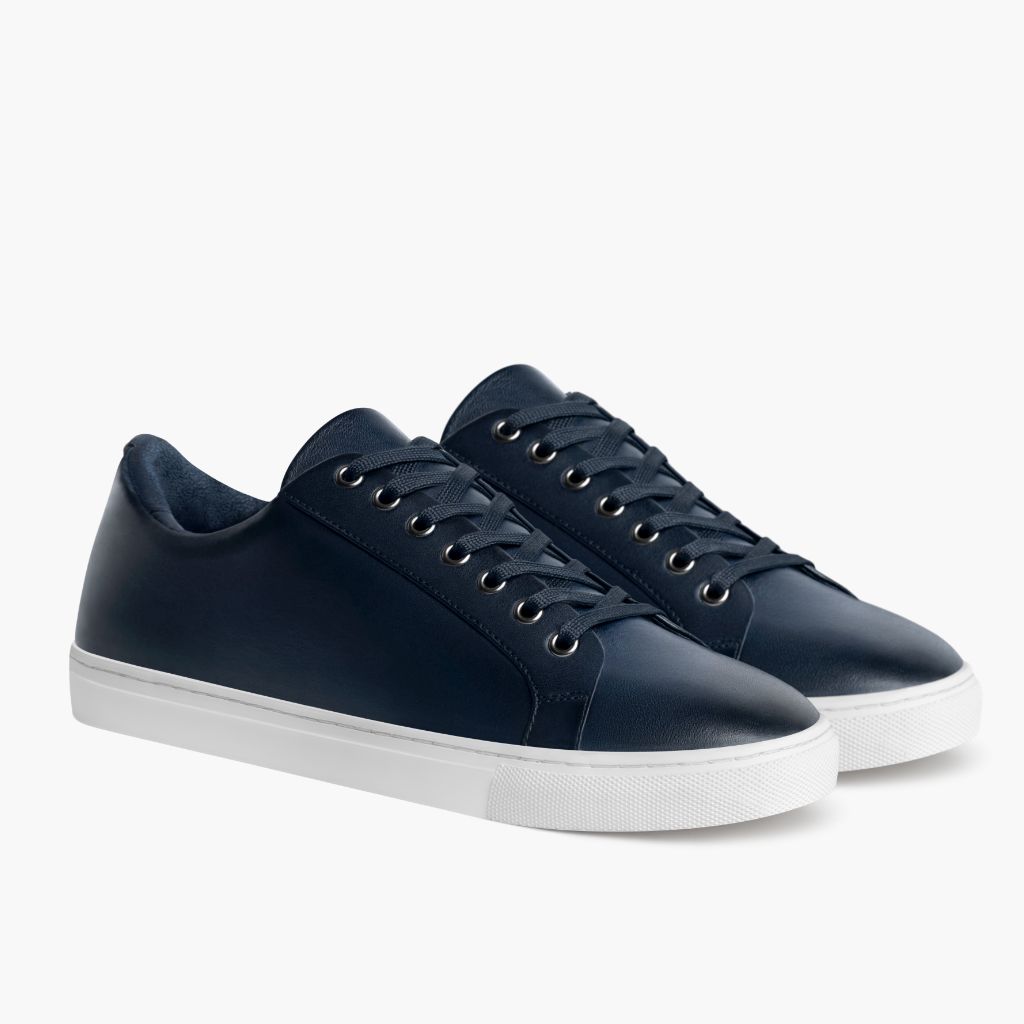 Premier Low Top Deep Azul Zapatillas de cuero para Hombre For Men in Blue Full-Grain Leather - Vista de perfil | Comprar online