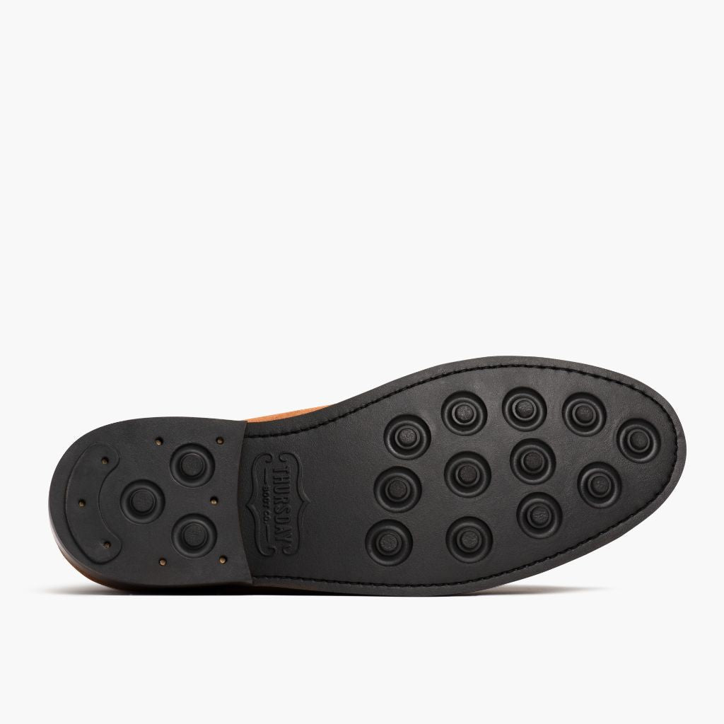 High-Traction Rubber Outsole & Lug Tread Pattern on Duke Honey Suede Botas de cuero para Hombre