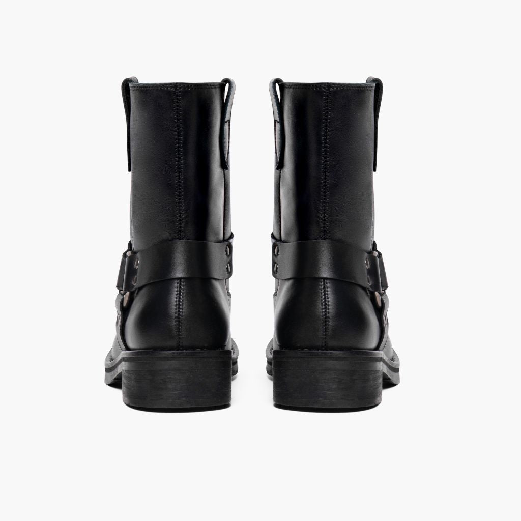 High-Traction Rubber Outsole & Lug Tread Pattern on Outlaw Negro Botas de cuero para Mujer