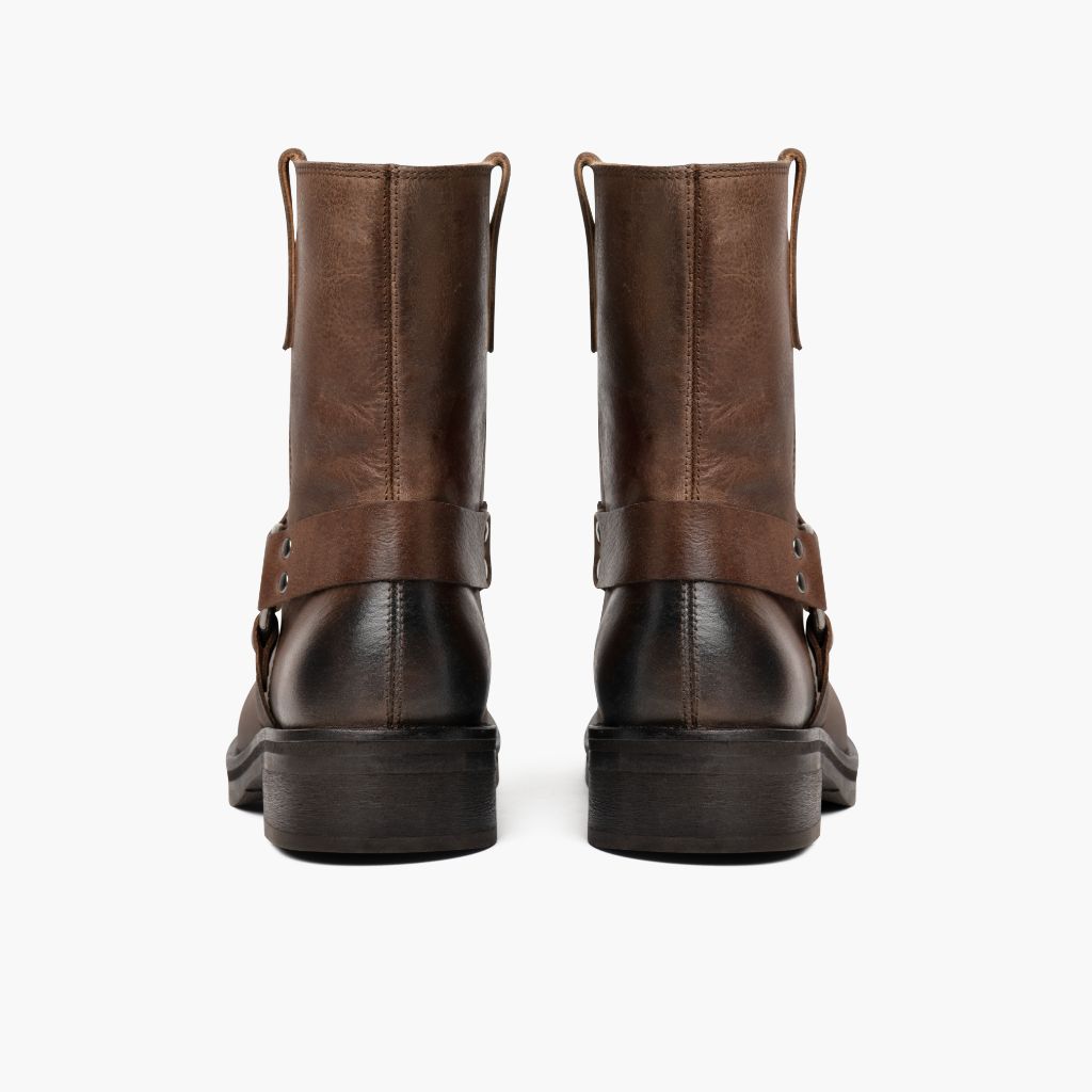 High-Traction Rubber Outsole & Lug Tread Pattern on Outlaw Light Tabaco Botas de cuero para Mujer