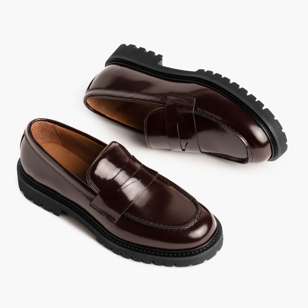 High-Traction Rubber Outsole & Lug Tread Pattern on Penny Borgoña Botas de cuero para Mujer