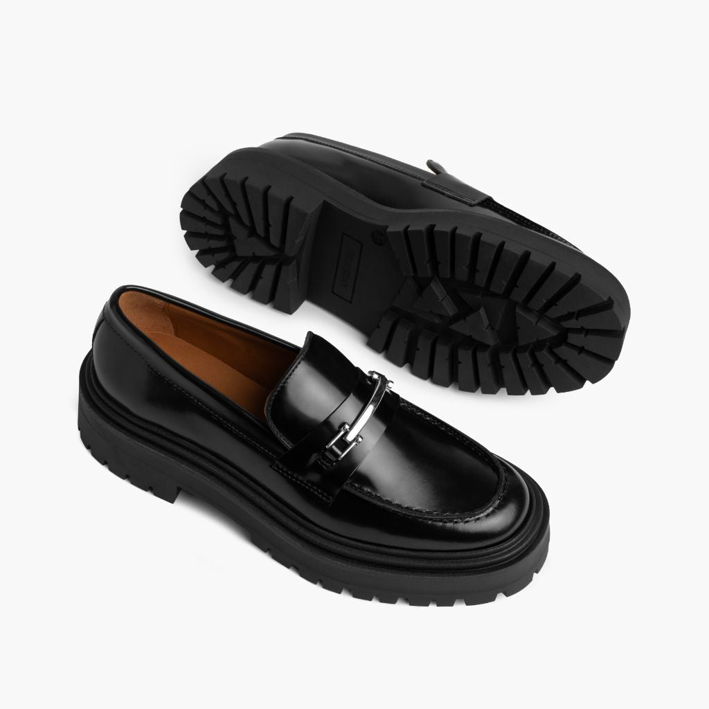 High-Traction Rubber Outsole & Lug Tread Pattern on Penny Platform Negro & Silver Mocasines de cuero para Mujer