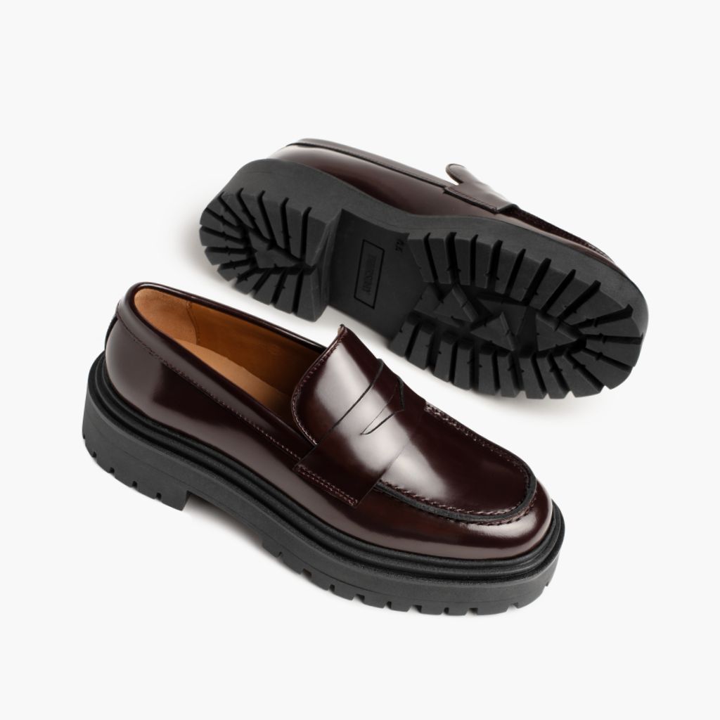 High-Traction Rubber Outsole & Lug Tread Pattern on Penny Platform Borgoña Botas de cuero para Mujer