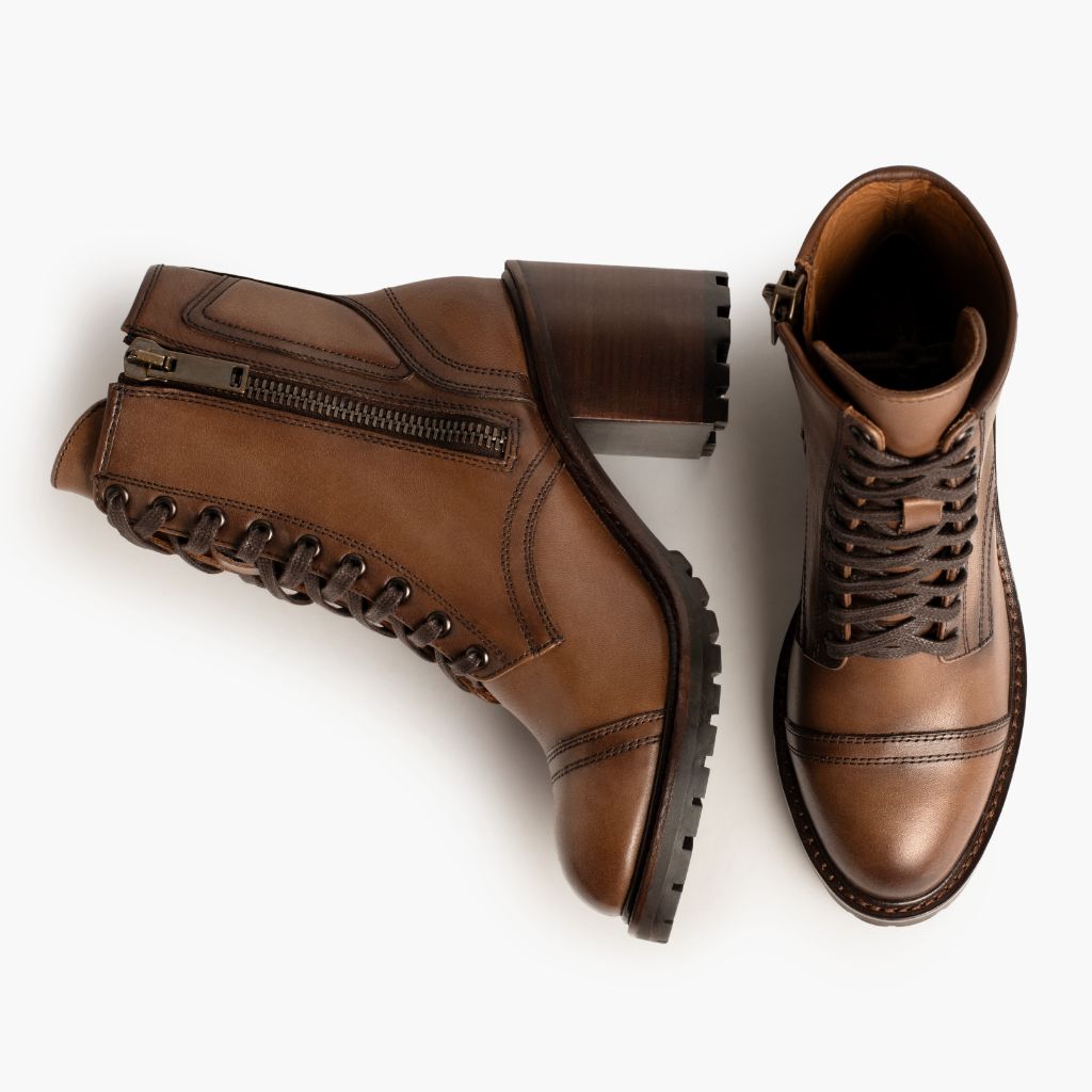 High-Traction Rubber Outsole & Lug Tread Pattern on Rebel Trigo Ámbar Botas de cuero para Mujer