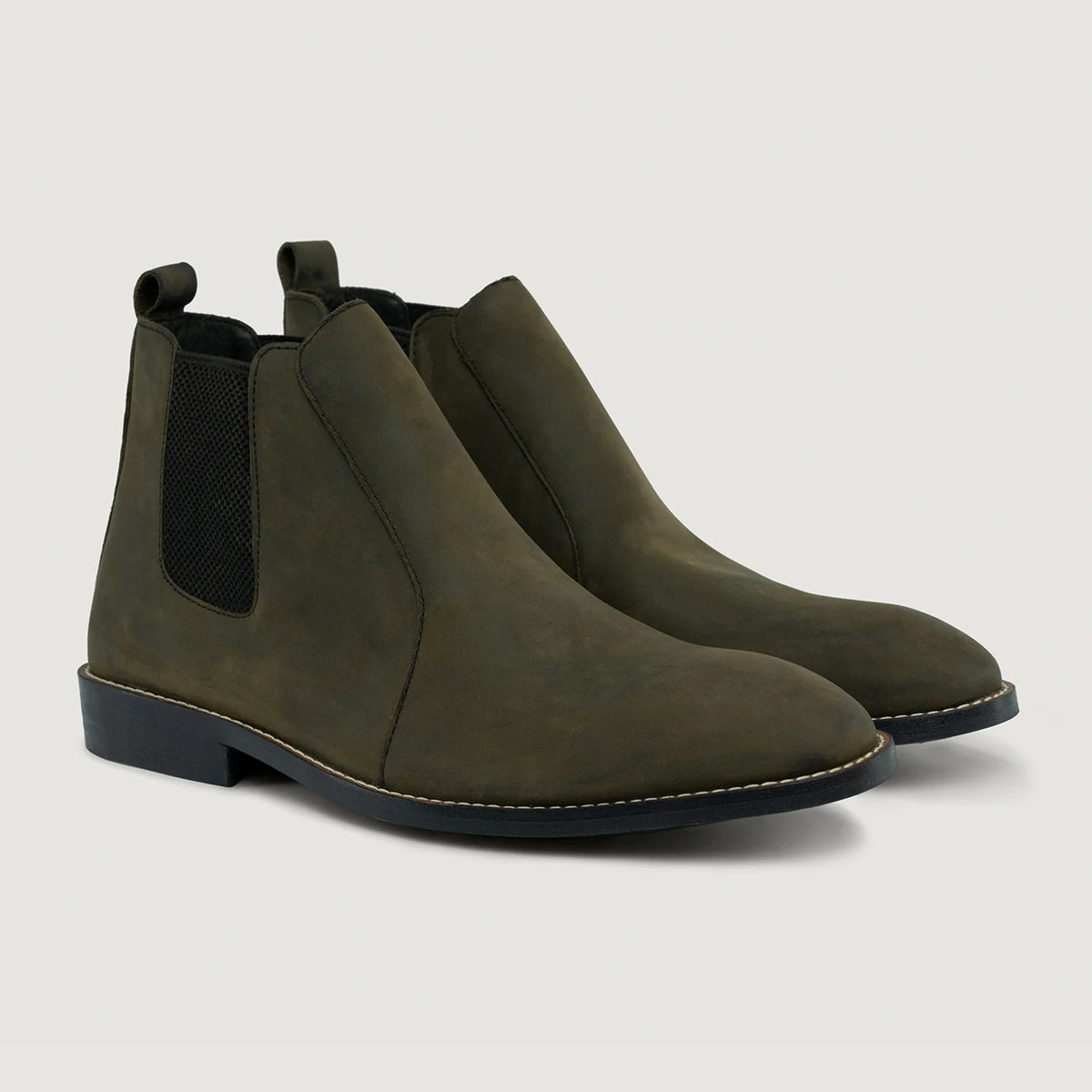 Clarkson Chelsea Olive Pullup Botas de cuero - StudGuard para Hombre in Olive Full-Grain Leather - Vista de perfil | Comprar online