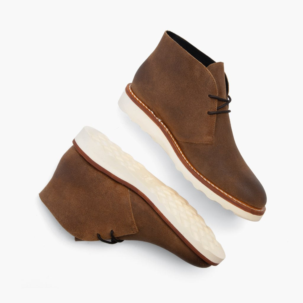 High-Traction Rubber Outsole & Lug Tread Pattern on Scout Safari Botas de cuero para Hombre For Men