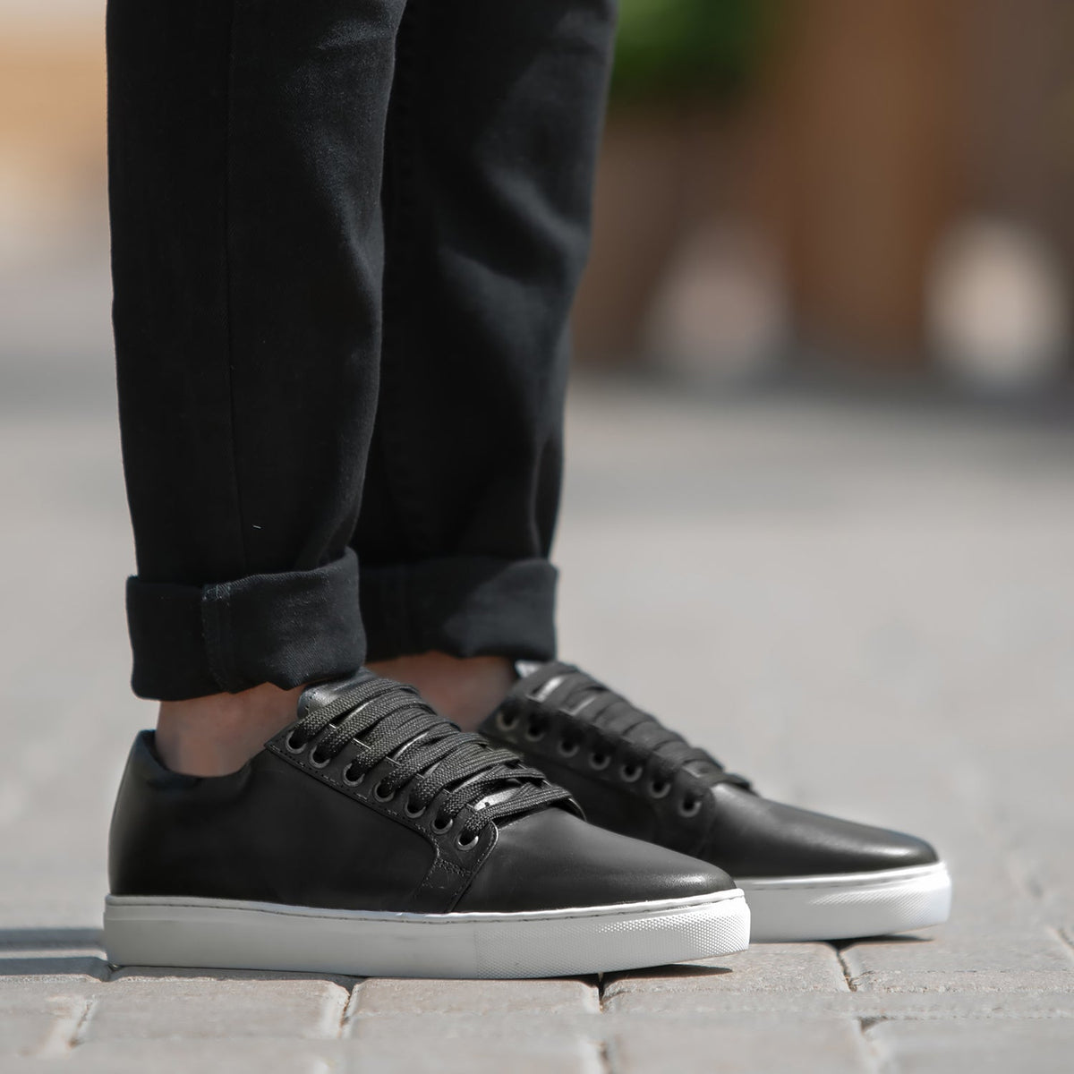 Murphy Low Top Negro Zapatillas de cuero para Hombre en cuero vacuno negro auténtico - Vista de perfil | Comprar online