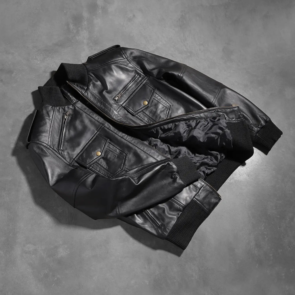 Rib knit &amp; Hem Craftsmanship Construction Detail on Men's Agent Shadow Negro Cazadora Bomber de Cuero para Hombre