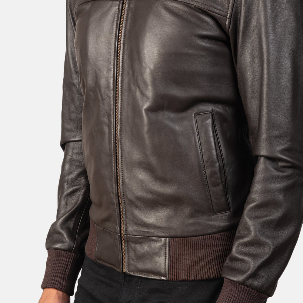 Vista interior Showing Quilted Polyester Lining (Fleece on Collar) &amp; Dos bolsillos interiores