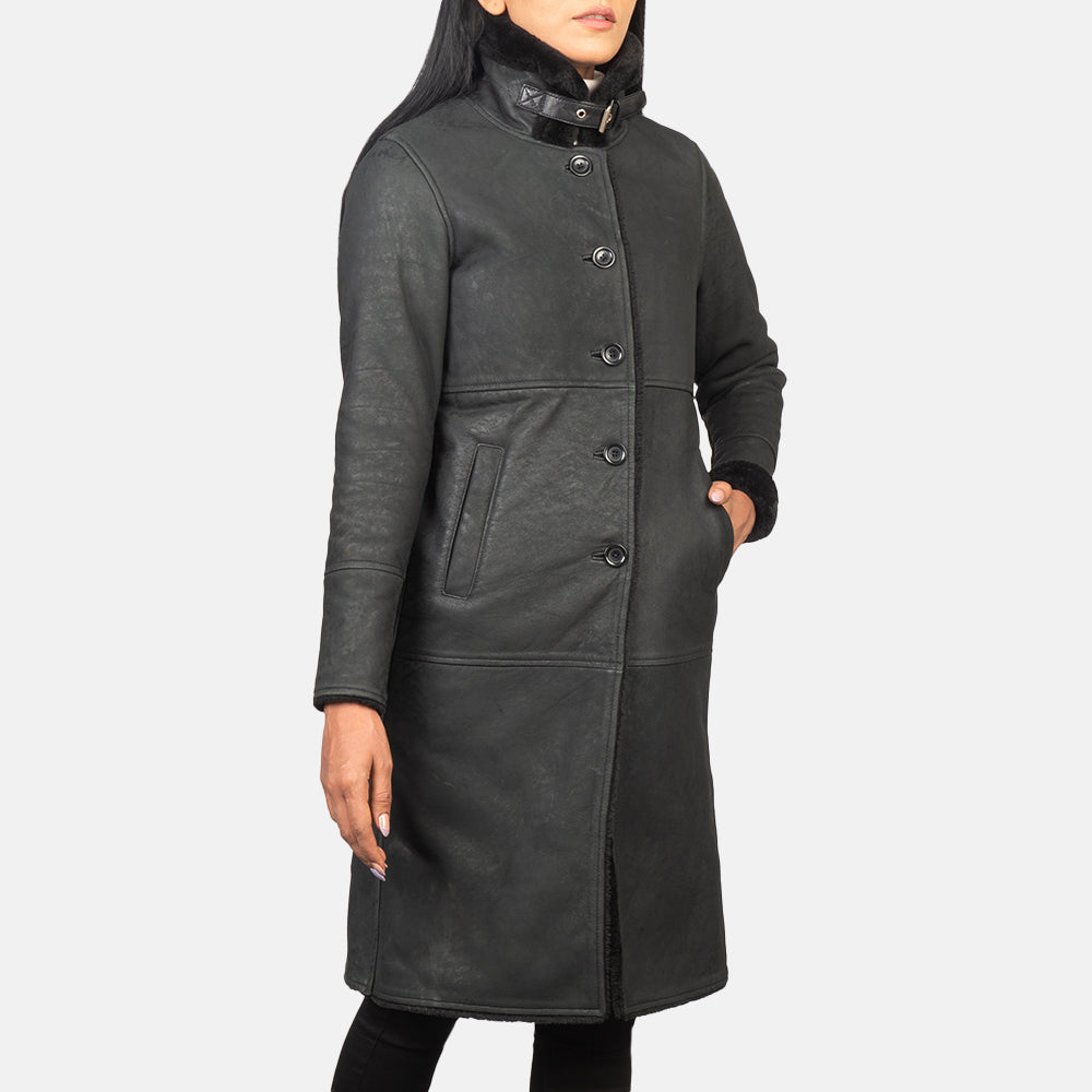 Distressed Black Sheepskin Leather Aviator Jacket - Vista trasera con ajuste entallado en hombros y bajo impecable