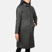 Distressed Black Sheepskin Leather Aviator Jacket - Vista trasera con ajuste entallado en hombros y bajo impecable