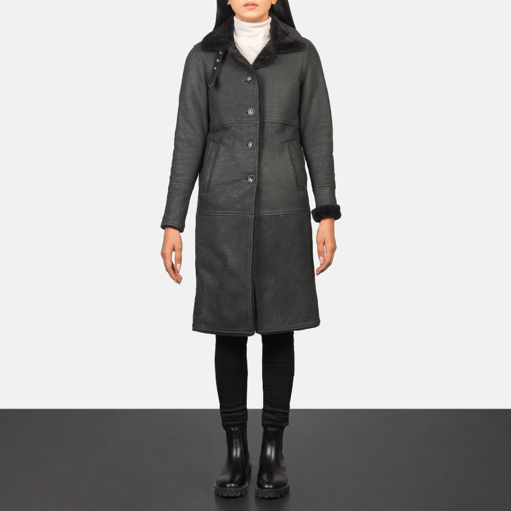 Women's Alina Shearling Negro Abrigo de Cuero para Mujer - Vista de perfil lateral con corte ergonómico de manga