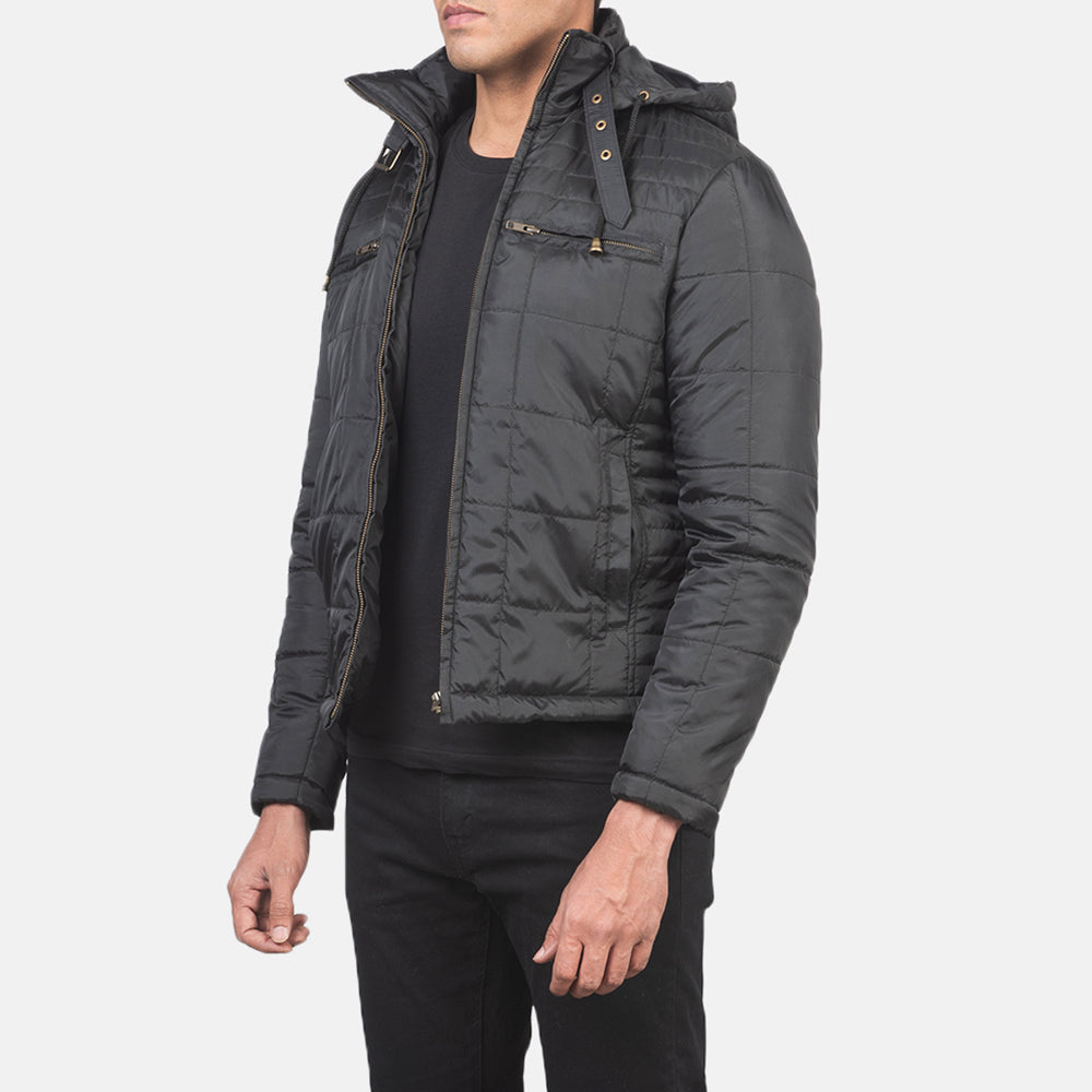 
Black Polyester Winter Jacket - Vista posterior con hombros definidos y bajo impecable