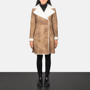 
Amie Distressed Brown Double Breasted Shearling Coat in Distressed Brown Sheepskin Snuffed - Vista frontal y silueta entallada | Comprar online