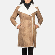 
Amie Distressed Brown Double Breasted Shearling Coat - Vista lateral mostrando el corte ergonómico de mangas
