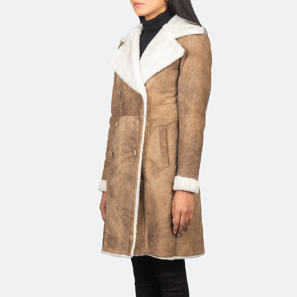 
Vista de detalle of Notch & Leather Buttons Hardware on Amie Distressed Brown Double Breasted Shearling Coat