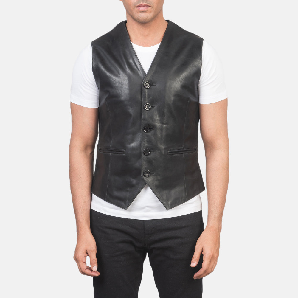 Detalle de cerca of Classic Collar &amp; 5 Button Hardware on Men's Auden Negro Chaleco de Cuero para Hombre