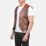 Brown Cowhide leather Vest - Vista trasera con ajuste entallado en hombros y bajo impecable