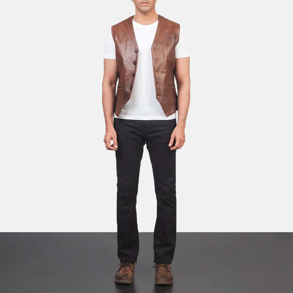 Men's Auden Marrón Chaleco de Cuero para Hombre - Vista de perfil lateral con corte ergonómico de manga