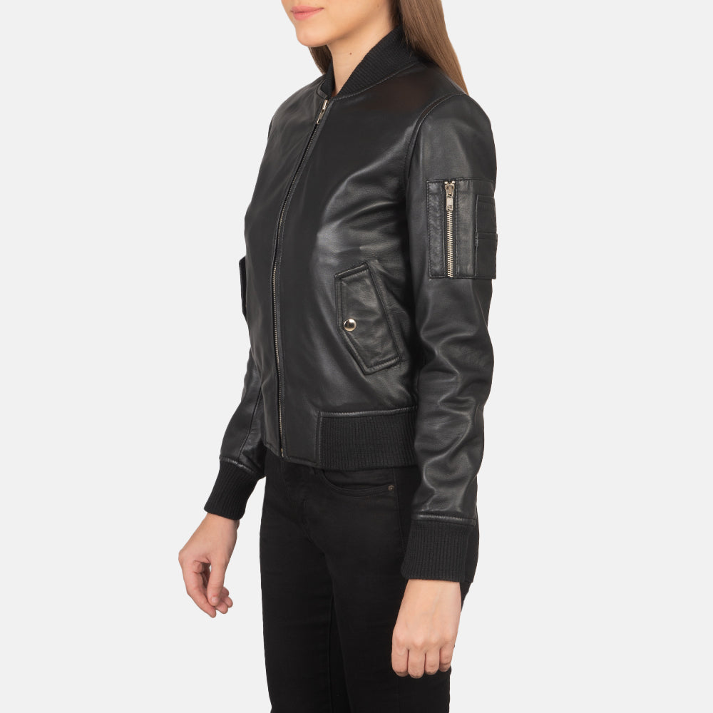 Black Sheepskin Leather Bomber Jacket - Vista trasera con ajuste entallado en hombros y bajo impecable