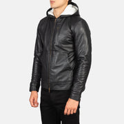 
Baston Chaqueta Bomber de Cuero para Hombre - Vista posterior con hombros definidos y bajo impecable