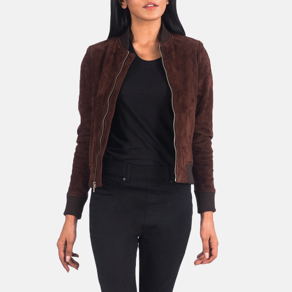 
Bliss Marrón Suede Chaqueta Bomber de Cuero para Mujer in Brown Goatskin Suede - Vista frontal y silueta entallada | Comprar online
