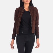 
Bliss Marrón Suede Chaqueta Bomber de Cuero para Mujer in Brown Goatskin Suede - Vista frontal y silueta entallada | Comprar online