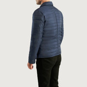 Detalle de cerca of High neck &amp; Button Hardware on Men's Bo Quilt Windbreaker Chaqueta de Cuero para Hombre