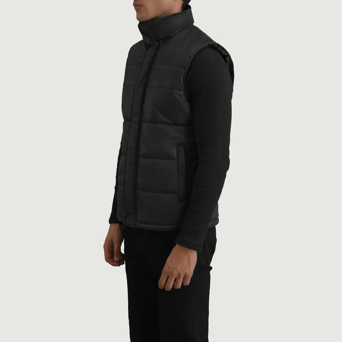 Black Full-Grain leather Vest - Vista trasera con ajuste entallado en hombros y bajo impecable