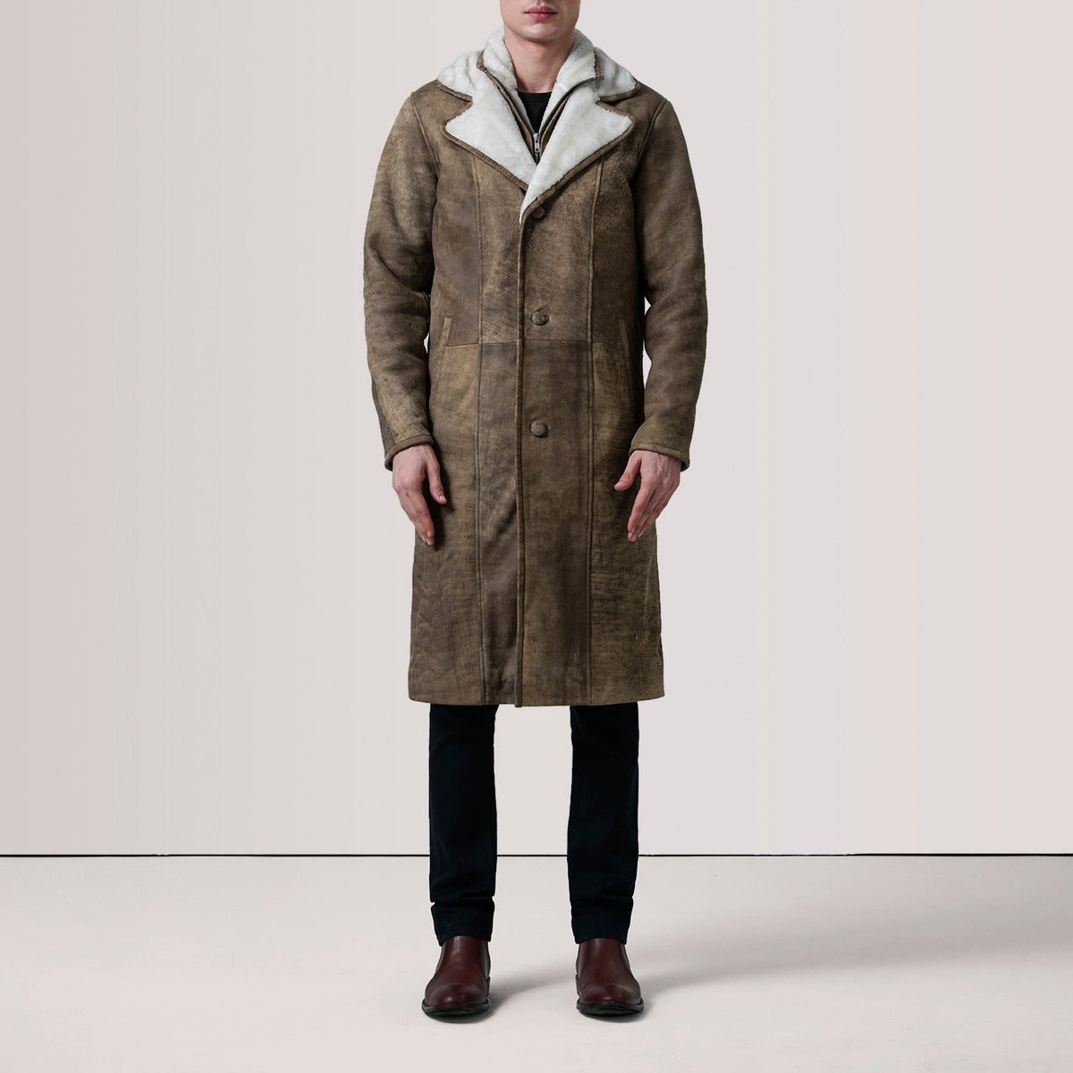 Distressed Brown Sheepskin Snuffed Aviator Jacket - Vista trasera con ajuste entallado en hombros y bajo impecable
