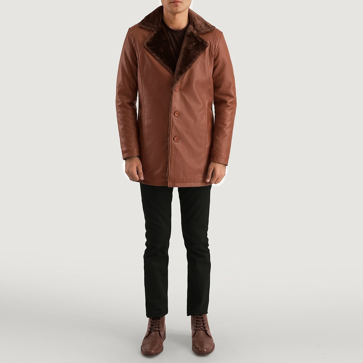 Men's Cinnamon Marrón Leather Fur Abrigo de Cuero para Hombre - Vista de perfil lateral con corte ergonómico de manga