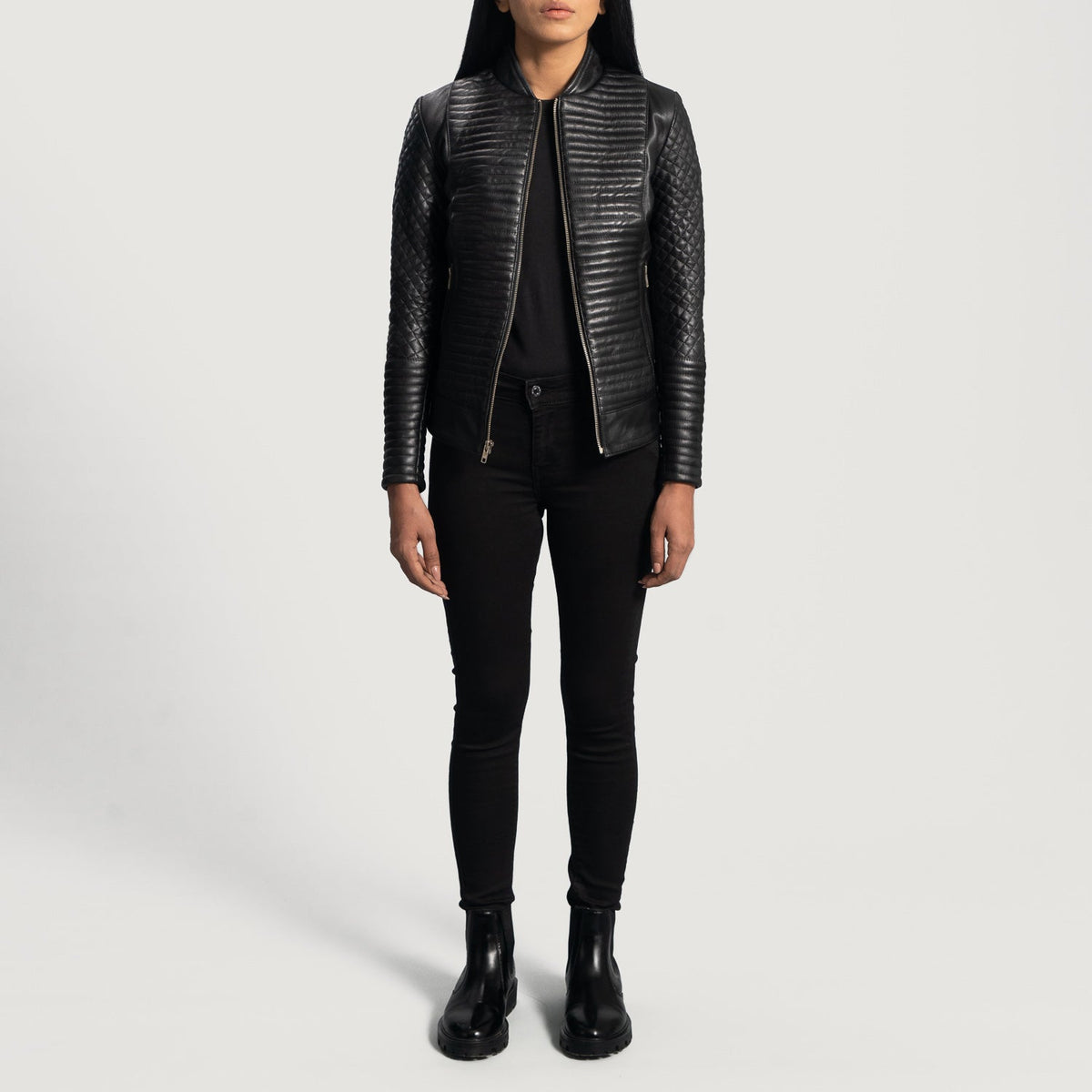 
Vista de detalle of Varsity & Zipper Hardware on Cityscape Negro Chaqueta Biker de Cuero para Mujer