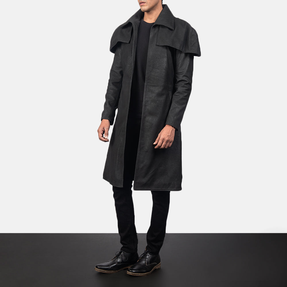
Distressed Black Sheepskin Snuffed Trench Coat - Vista posterior con hombros definidos y bajo impecable
