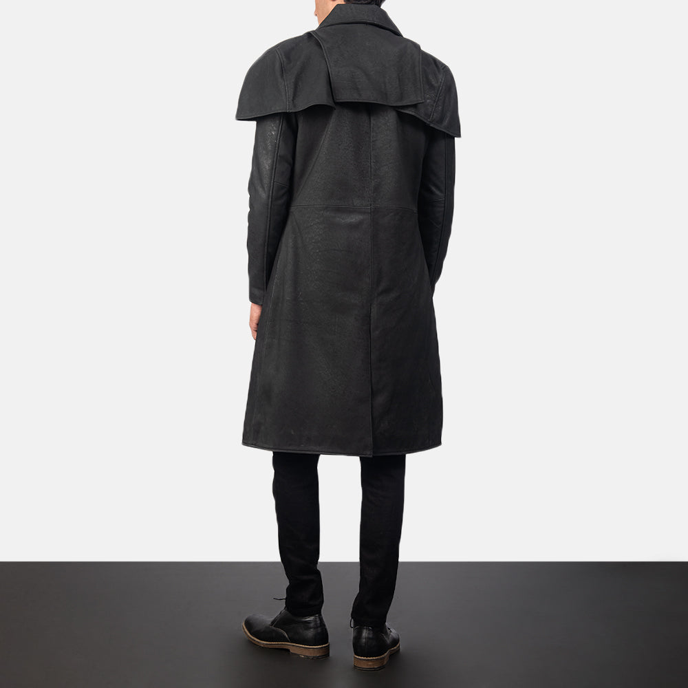 
Classic Negro Envejecido Leather Duster para Hombre - Vista lateral mostrando el corte ergonómico de mangas