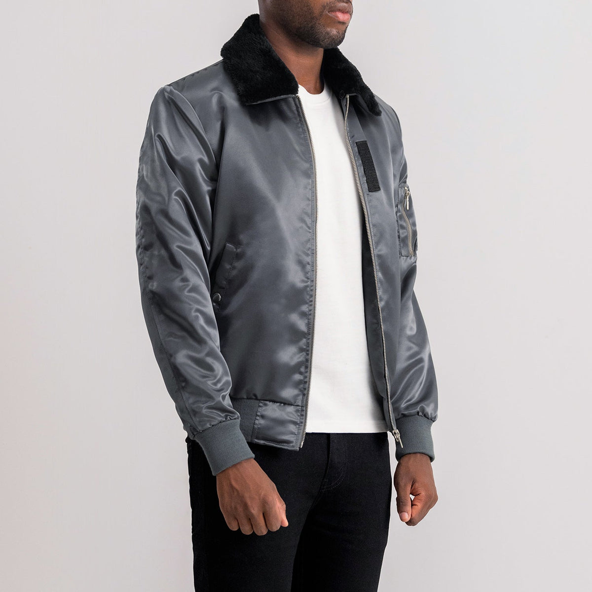 Grey Satin Bomber Jacket - Vista trasera con ajuste entallado en hombros y bajo impecable