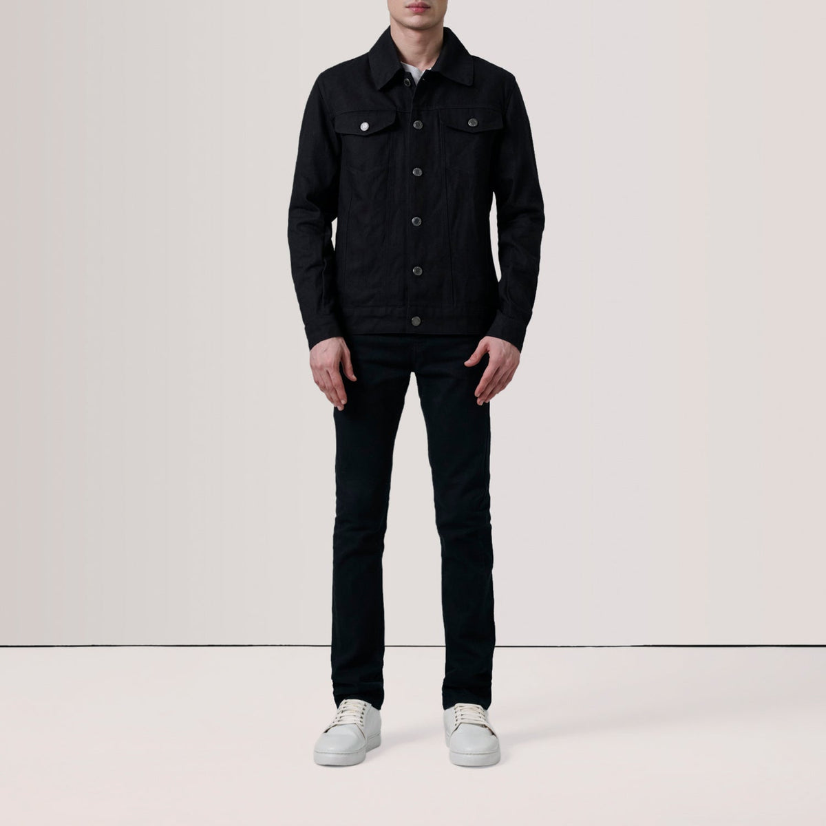Black Full-Grain leather Jacket - Vista trasera con ajuste entallado en hombros y bajo impecable