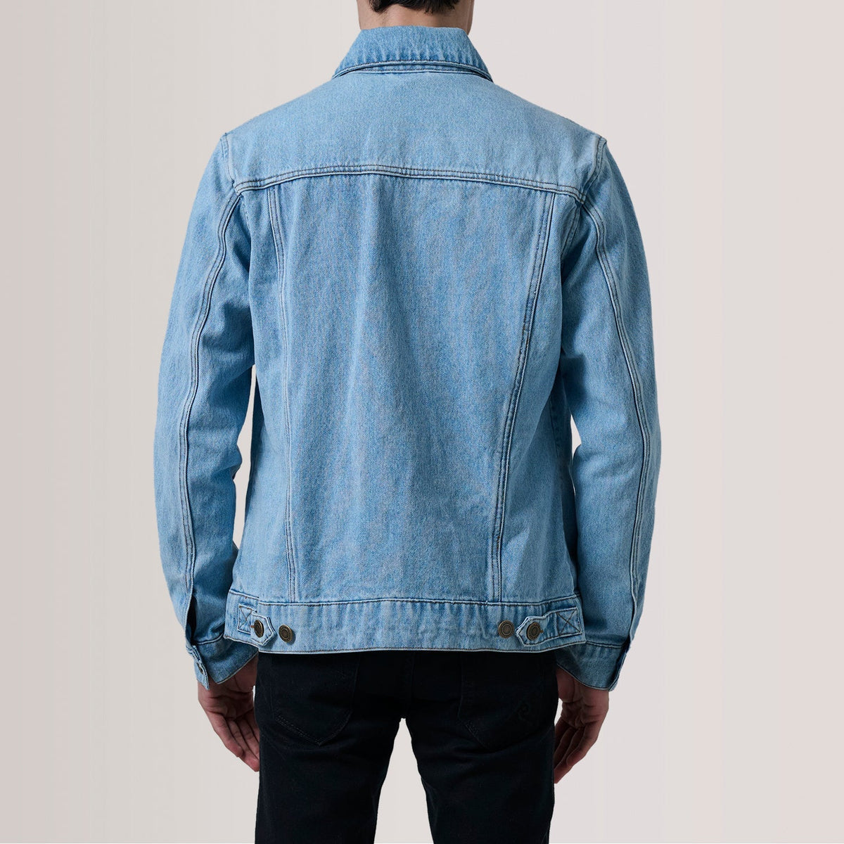 Detalle de cerca of Classic Collar &amp; Heavy-Duty Zipper Hardware on Conard Light Azul Denim Trucker Chaqueta de Cuero para Hombre For Men