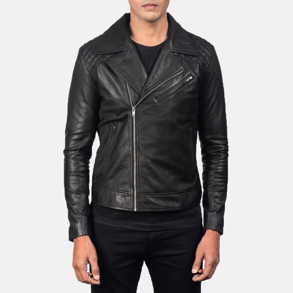 Men's Danny Quilted Brown Leather Biker Jacket - Vista de perfil lateral con corte ergonómico de manga